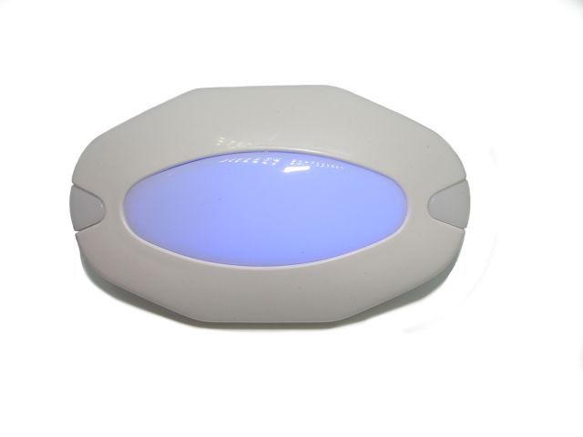 Luz de Cortesia 27 Micro LEDs Azuis c/ Acabamento em ABS Branco